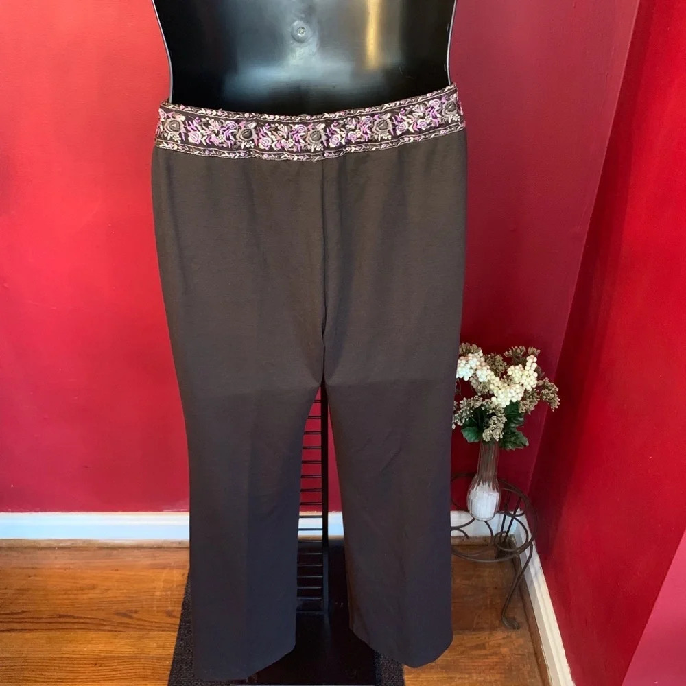 NEW YORK & COMPANY STRETCH PANTS SIZE M - Picture 4 of 4